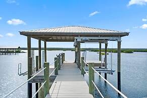 400 Steps to Sand Waterfront Luxury w Dock Pool