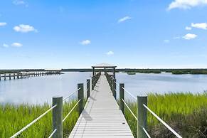 400 Steps to Sand Waterfront Luxury w Dock Pool