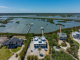 400 Steps to Sand Waterfront Luxury w Dock Pool