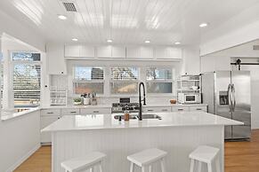 Waterfront Incredible Views Fire pit Renovated