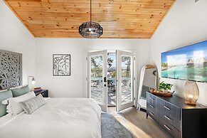 Waterfront Incredible Views Fire pit Renovated