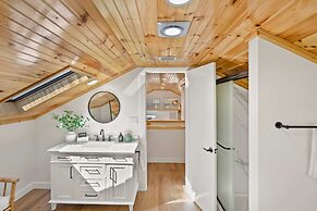 Waterfront Incredible Views Fire pit Renovated