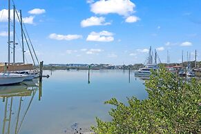 Waterfront Incredible Views Fire pit Renovated