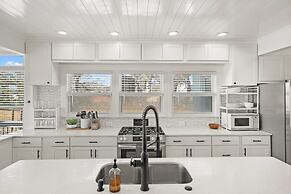 Waterfront Incredible Views Fire pit Renovated