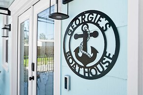 Waterfront Incredible Views Fire pit Renovated