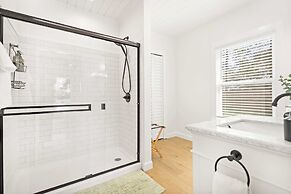 Waterfront Incredible Views Fire pit Renovated