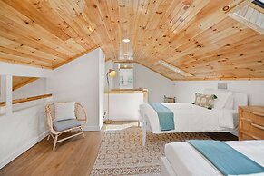 Waterfront Incredible Views Fire pit Renovated