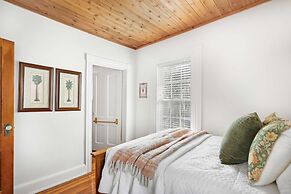 Historic in Downtown St Aug Steps to Ice Plant