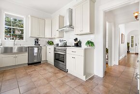 Historic in Downtown St Aug Steps to Ice Plant