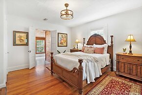 Historic in Downtown St Aug Steps to Ice Plant