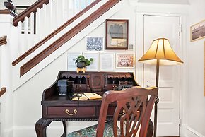 Historic in Downtown St Aug Steps to Ice Plant