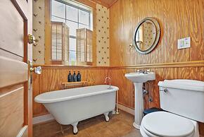 Historic in Downtown St Aug Steps to Ice Plant