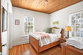 Historic in Downtown St Aug Steps to Ice Plant