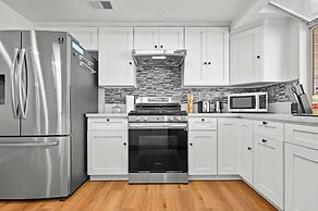 Bright Spacious Stay Near LA Top Attractions