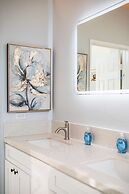 Bright Spacious Stay Near LA Top Attractions