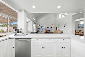 Bright Spacious Stay Near LA Top Attractions
