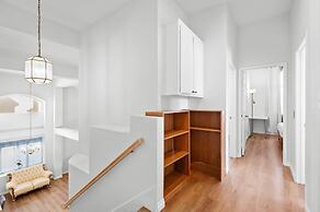 Bright Spacious Stay Near LA Top Attractions