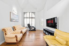 Bright Spacious Stay Near LA Top Attractions