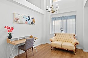 Bright Spacious Stay Near LA Top Attractions