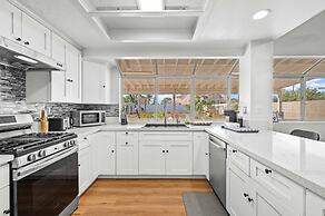 Bright Spacious Stay Near LA Top Attractions