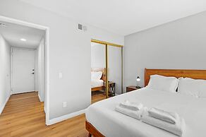 Bright Spacious Stay Near LA Top Attractions