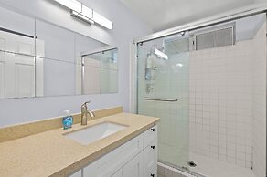 Bright Spacious Stay Near LA Top Attractions