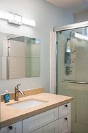 Bright Spacious Stay Near LA Top Attractions