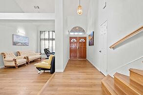 Bright Spacious Stay Near LA Top Attractions