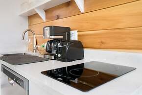 100 Steps to Beach Deck w Ocean View Beach Gear