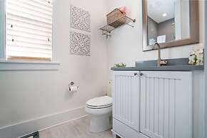 100 Steps to Beach Deck w Ocean View Beach Gear