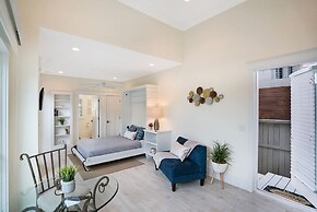 100 Steps to Beach Deck w Ocean View Beach Gear