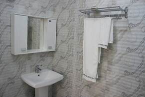 Kaura Hotel and Suites