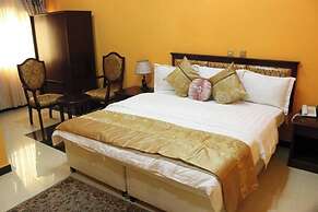 Kaura Hotel and Suites