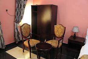 Kaura Hotel and Suites