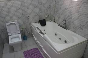 Kaura Hotel and Suites