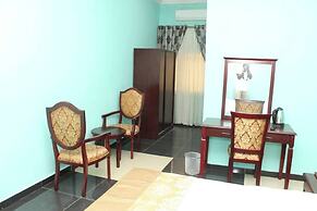 Kaura Hotel and Suites