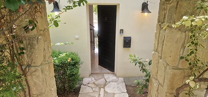 J1 Holiday House Adjacent to Aphrodite Hills