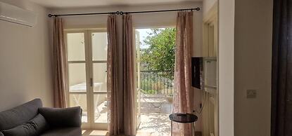 J1 Holiday House Adjacent to Aphrodite Hills