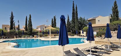 J1 Holiday House Adjacent to Aphrodite Hills