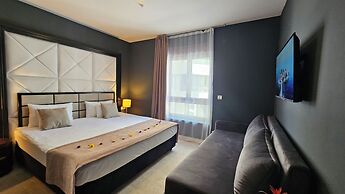 Royalis Suites