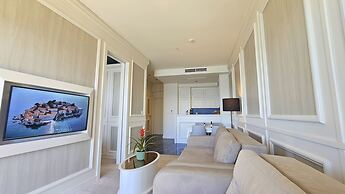Royalis Suites