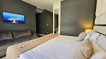 Royalis Suites