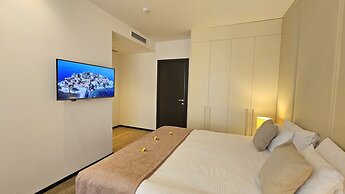 Royalis Suites