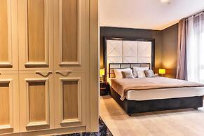 Royalis Suites
