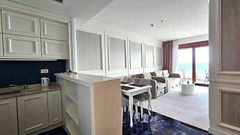 Royalis Suites