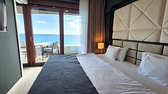Royalis Suites