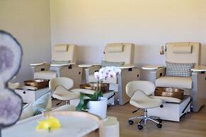 Royal Lahaina Bungalows & Spa