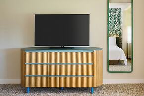 Royal Lahaina Bungalows & Spa