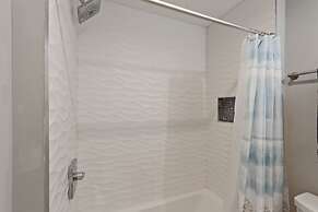 Luxury Roofdeck Retreat 4-bdrm Near Penn Chop