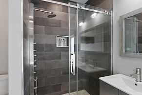 Luxury Roofdeck Retreat 4-bdrm Near Penn Chop